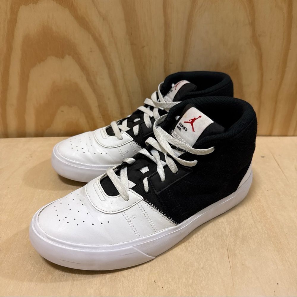 Nike JORDAN SERIES MID Men's Sneaker Black/White Men's Size 9.5 DA8026-061